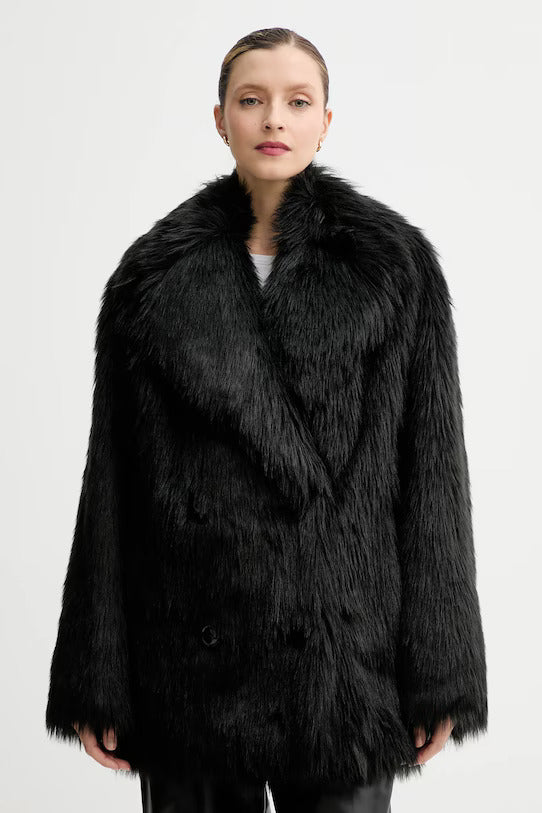 Pelliccia nera Stand Studio