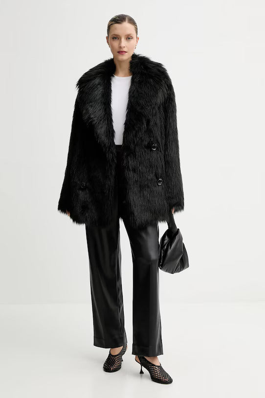 Pelliccia nera Stand Studio