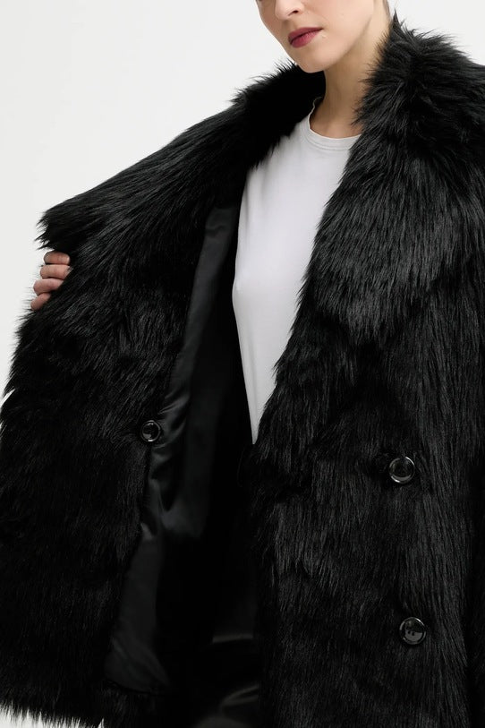 Pelliccia nera Stand Studio