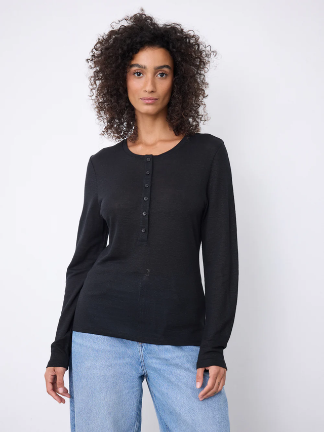 T-Shirt nera Not Shy