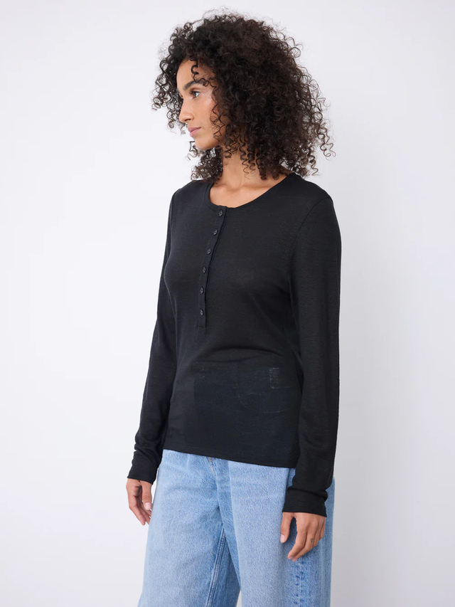 T-Shirt nera Not Shy