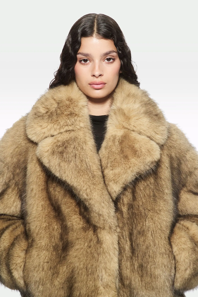 Pelliccia beige Stand Studio