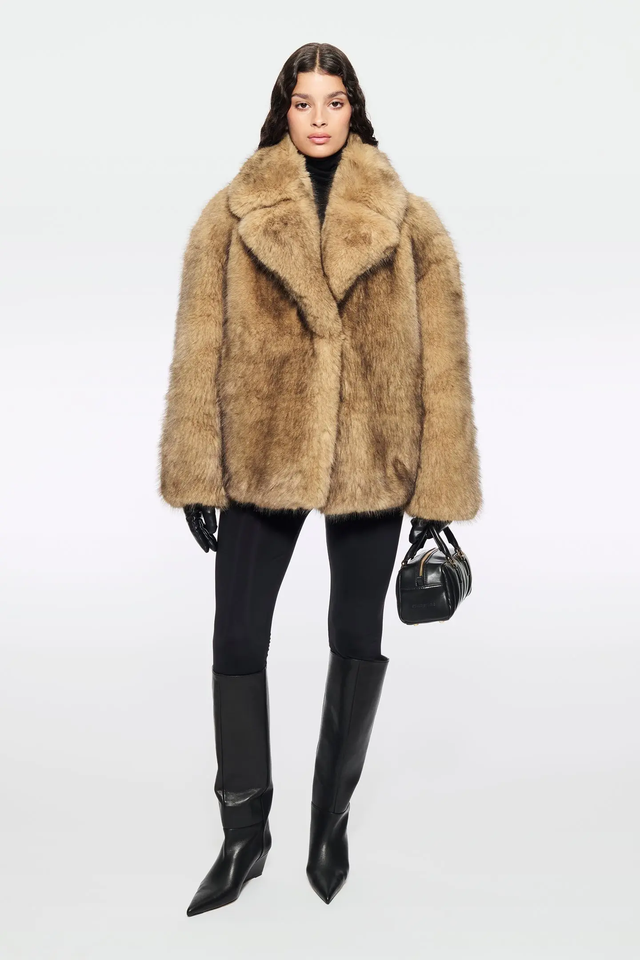 Pelliccia beige Stand Studio