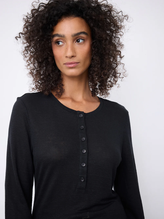 T-Shirt nera Not Shy